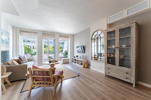MalagaSuite Duplex Marbella with Parking