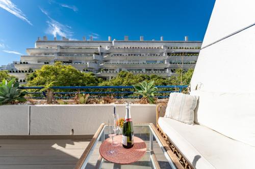 MalagaSuite Duplex Marbella with Parking