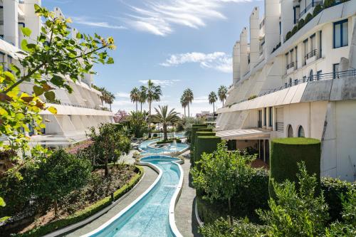MalagaSuite Duplex Marbella with Parking