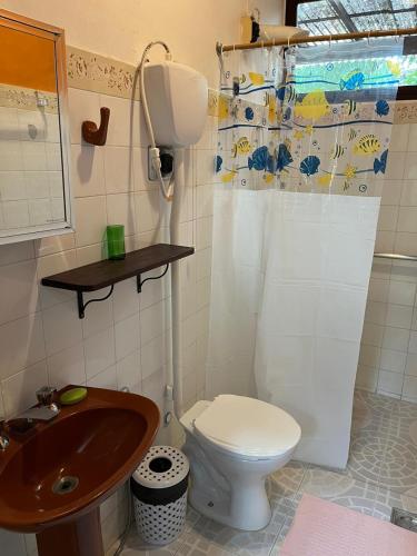 a bathroom with a toilet and a sink at Vila Caribé in Lençóis
