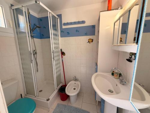 a bathroom with a shower and a sink and a toilet at CYRNEA 27- Plage à pieds - Clim-Wifi- Favone in Conca