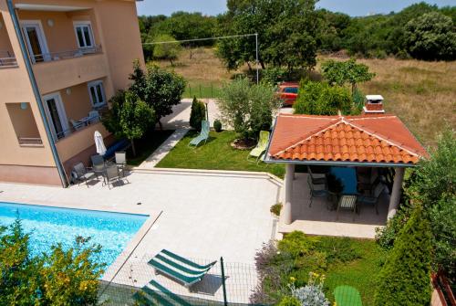 an aerial view of a house and a swimming pool at Family friendly apartments with a swimming pool Vinkuran, Pula - 7444 in Vinkuran