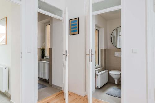 Et badeværelse på Modernes Apartment im Holländischen Viertel