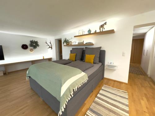 Ένα ή περισσότερα κρεβάτια σε δωμάτιο στο dengg down town studios