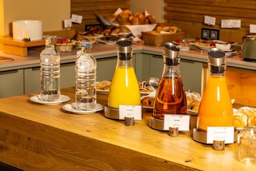 a display of bottles of alcohol on a table at Hotel Birkenhof in Hanau am Main