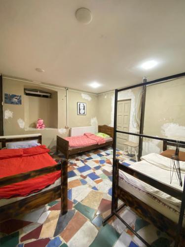 Ένα ή περισσότερα κρεβάτια σε δωμάτιο στο New guest house in old tbilisi