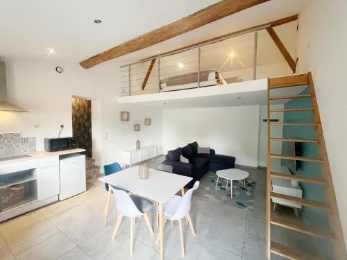 Kuchyň nebo kuchyňský kout v ubytování Studio Mezzanine cozy proche gare et canal du midi