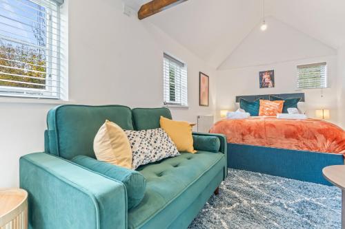 En eller flere senge i et værelse på Stylish 3-Bed Cottage Stay in Streatley