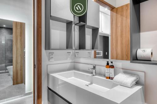 Ένα μπάνιο στο Luxury Studio - Revolution Monument View - Gym