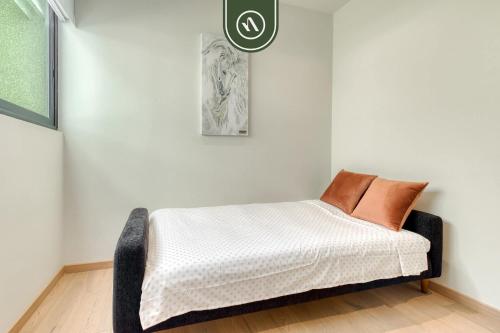 Giường trong phòng chung tại Centric 2 BR Condo in the Heart Roma Norte