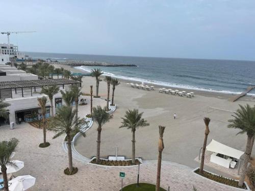 フジャイラにある4 Bedroom Suite Building-Wide Balcony Fujairahのギャラリーの写真