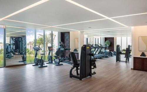 フジャイラにある4 Bedroom Suite Building-Wide Balcony Fujairahのギャラリーの写真