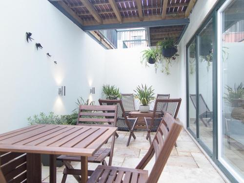 Santos Cozy Apt with AC and Terrace