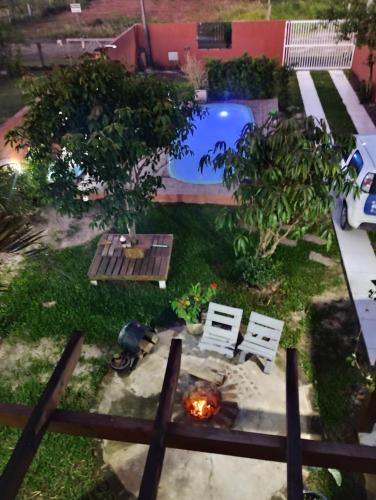 Swimmingpoolen hos eller tæt på Casa de praia natureza