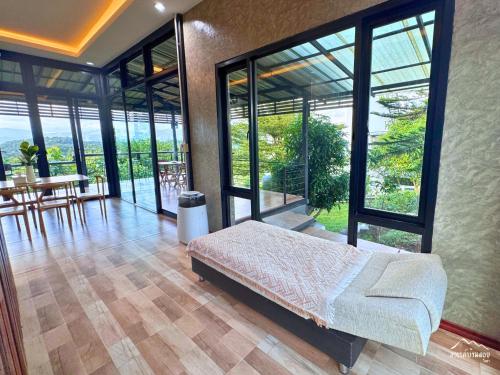 Postel nebo postele na pokoji v ubytování สวรรค์บ้านดอย วิลล่า