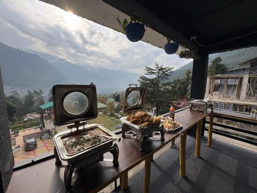 Nespecifikovaný výhled na hory nebo výhled na hory při pohledu z hotelu