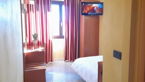 Ένα ή περισσότερα κρεβάτια σε δωμάτιο στο Hotel Ceretto