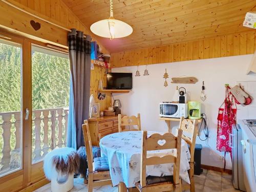 Forsythia FA18 FAMILY 1& NATURE 4 Pers