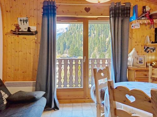 Forsythia FA18 FAMILY 1& NATURE 4 Pers