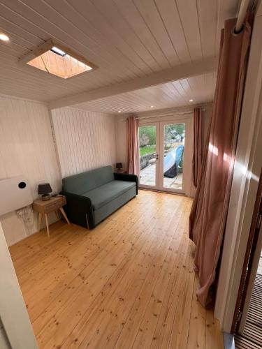 Χώρος καθιστικού στο Lodge near Bath for relaxing getaway with Hot tub