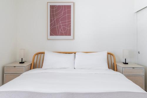 Postel nebo postele na pokoji v ubytování Blueground West Alameda fitness center nr Park SFO-1875