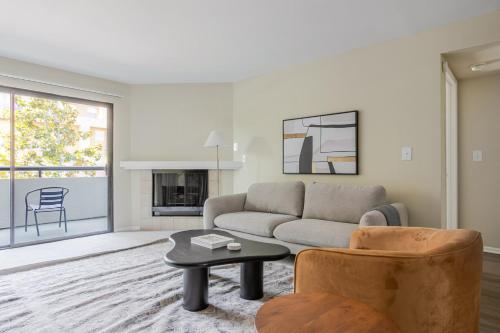 Φωτογραφία από το άλμπουμ του Blueground Burbank pool nr Burbank Town Center LAX-1381 σε Burbank Junction