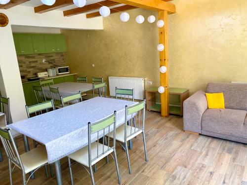 Posezení v ubytování Casa dintre Brazi Colibita