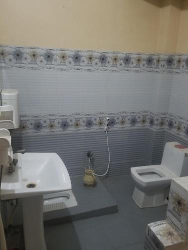 Ένα μπάνιο στο Al Huda Hotel