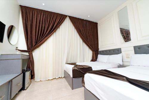 Postel nebo postele na pokoji v ubytování Grand City Palace Hotel