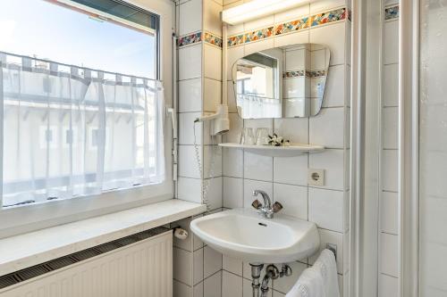 a bathroom with a sink and a mirror at Studio Appartement Haus Voglreiter in Kaprun