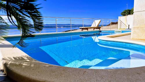 Villasanta De Luxe Apartments with Pool