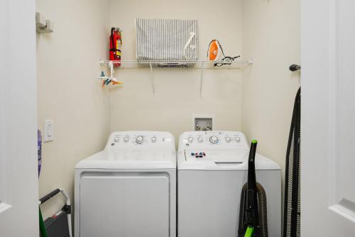Free waterpark private heated pool near Disney photo 42