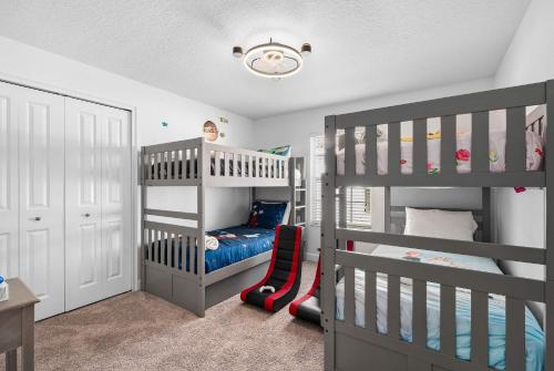 Free waterpark private heated pool near Disney photo 37