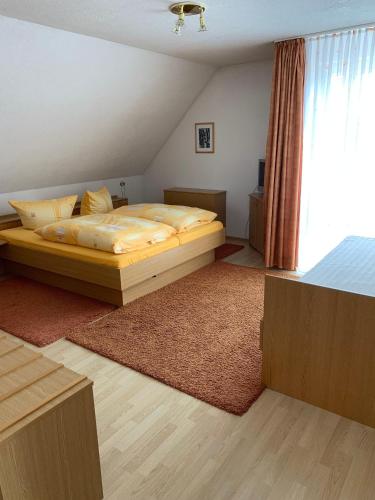 a bedroom with a bed and a large window at Ferienhaus-HirschRudel-Ferienwohnung-2 in Katzow