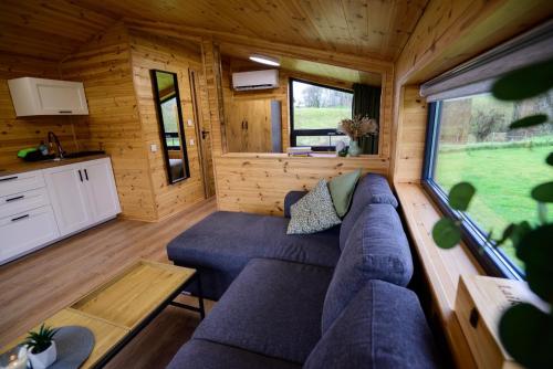 Posezení v ubytování Privatus romantiškas namelis dviems prie vandens Šilalės rajone