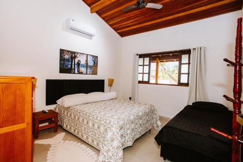 En eller flere senge i et værelse på Casa Camburi