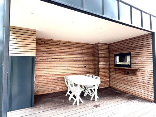 Μια τηλεόραση ή/και κέντρο ψυχαγωγίας στο Insolite - Conteneur amenagé