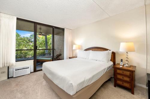 Postel nebo postele na pokoji v ubytování Kona Pacific C319