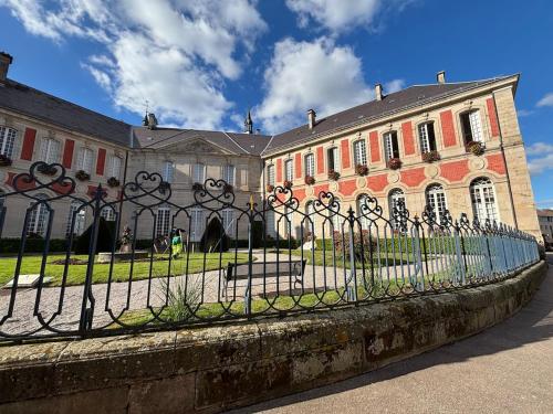 Το κτήριο όπου στεγάζεται  το διαμέρισμα