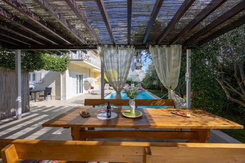 Luxury Villa with Pool, Sauna & Gym-5 Bedrooms