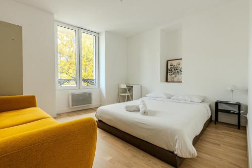 Postel nebo postele na pokoji v ubytování Superbe T2 au Centre d 'Orsay Proche Gare RER