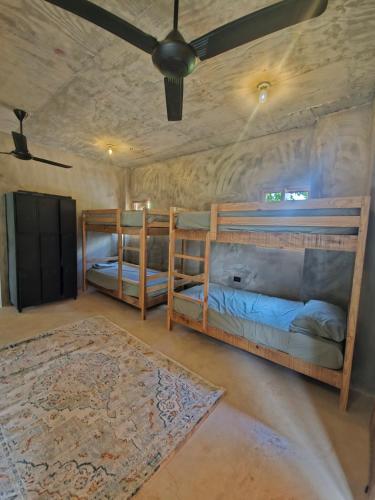 Ένα ή περισσότερα κρεβάτια σε δωμάτιο στο Casba Hostel