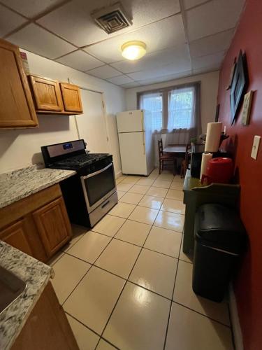 Η κουζίνα ή μικρή κουζίνα στο Lovely PR near Lourdes Hospital by Binghamton