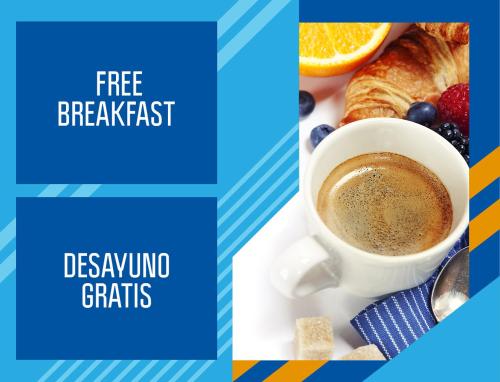 una tazza di caffè accanto a un piatto di cibo per la colazione di VISTA TROPICAL - VILLAS and SUITES - beach LOS CORALES a Punta Cana