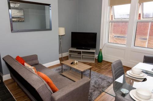 Φωτογραφία από το άλμπουμ του Executive 2 Bedroom Serviced Apartment στο Νιούκαστλ απόν Τάιν