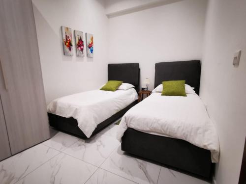 two beds sitting next to each other in a room at Ta' Palal in Dingli