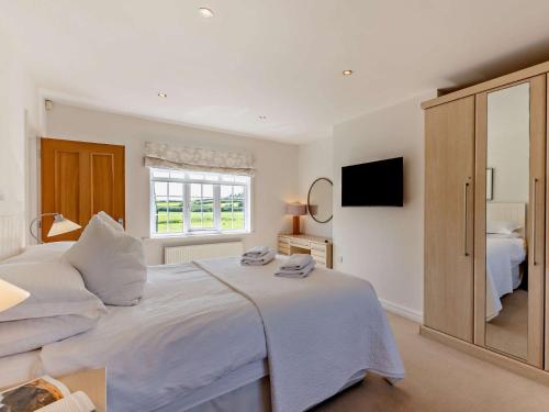 a bedroom with a large white bed and a window at 2 Bed in Cartmel LCC47 in Cartmel