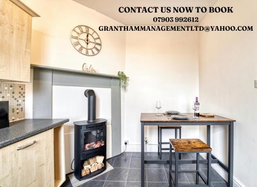 a kitchen with a stove and a table in it at Central Worcester Apartment - Free Parking, 1 Bed in Henwick