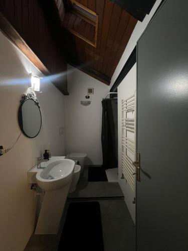 Ένα μπάνιο στο Francis Apartment