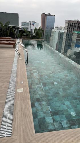 Πισίνα στο ή κοντά στο Modern apartment in Lima